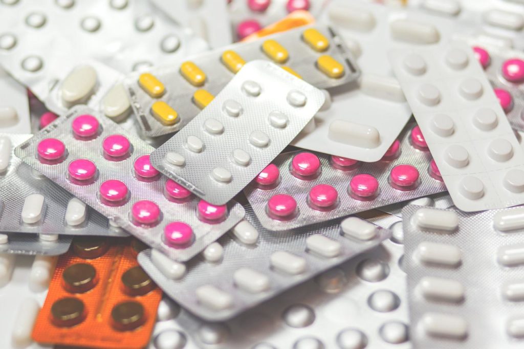 Recreational cannabis helps reduce reliance on prescription drugs, study finds